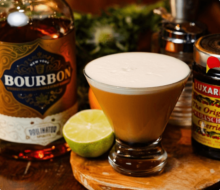 Smooth, oak-aged bourbon paired with a richly flavored whiskey cocktail